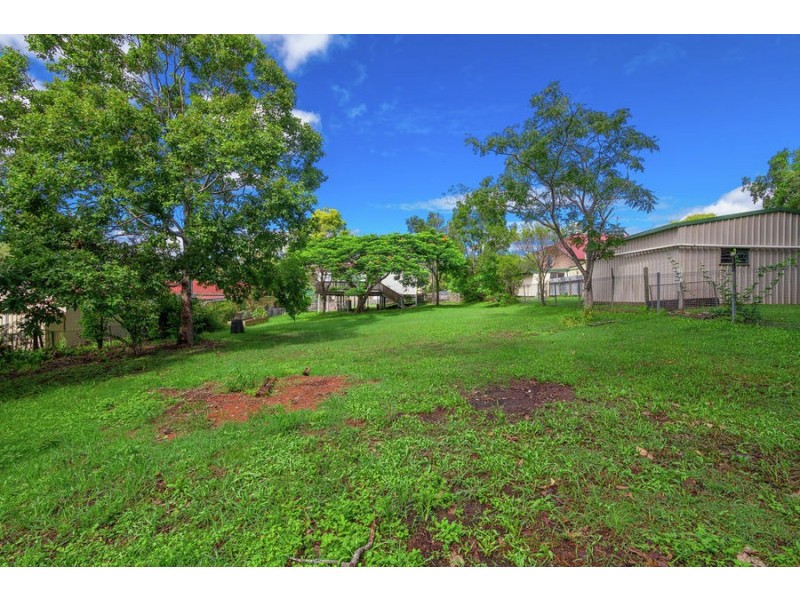 15 Alice Street, Blackstone QLD 4304