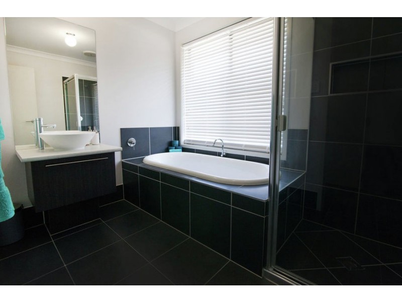 35 Dalray Drive, Raceview QLD 4305