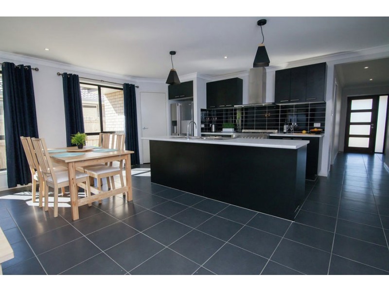 35 Dalray Drive, Raceview QLD 4305
