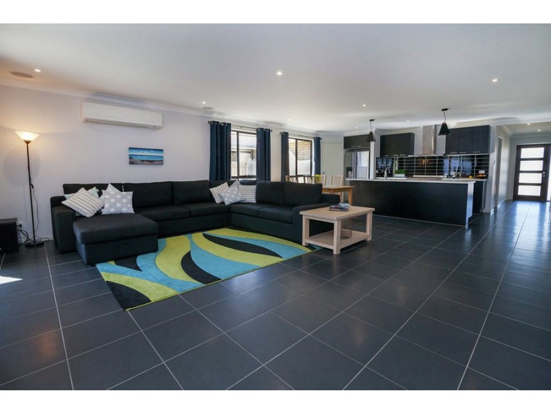 35 Dalray Drive, Raceview QLD 4305