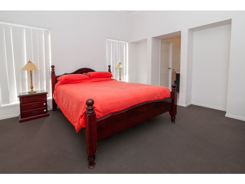 6 Dior Place, Wulkuraka QLD 4305