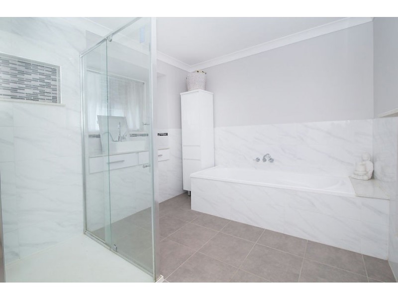 28 Hall Street, Yamanto QLD 4305