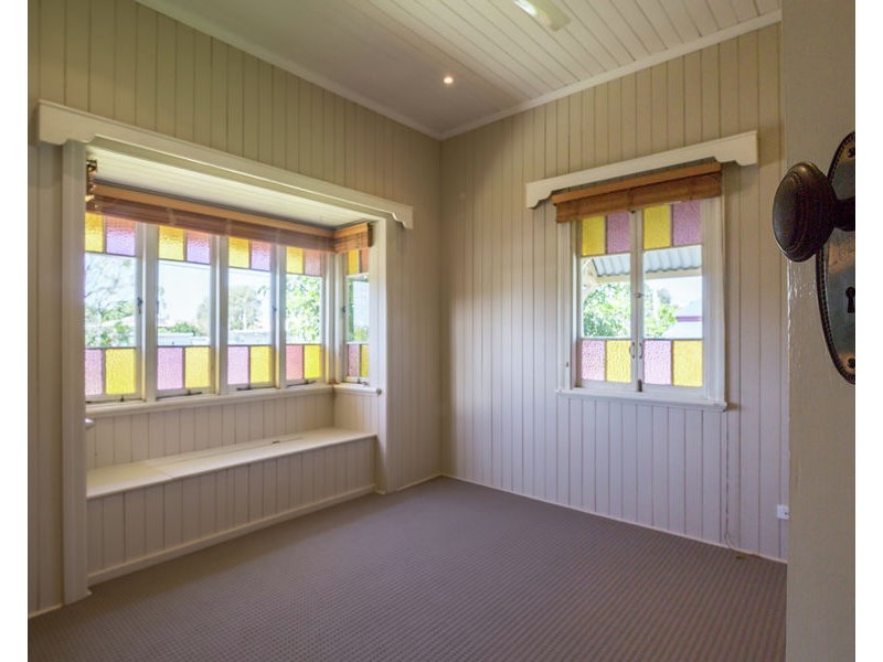 146 Blackstone Road, Silkstone QLD 4304