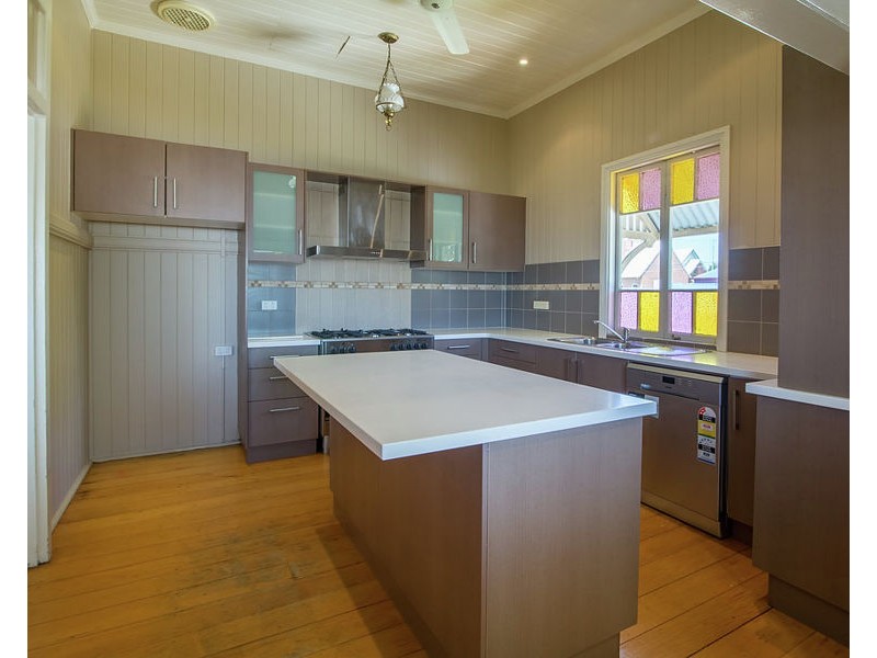 146 Blackstone Road, Silkstone QLD 4304