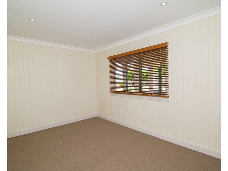 146 Blackstone Road, Silkstone QLD 4304