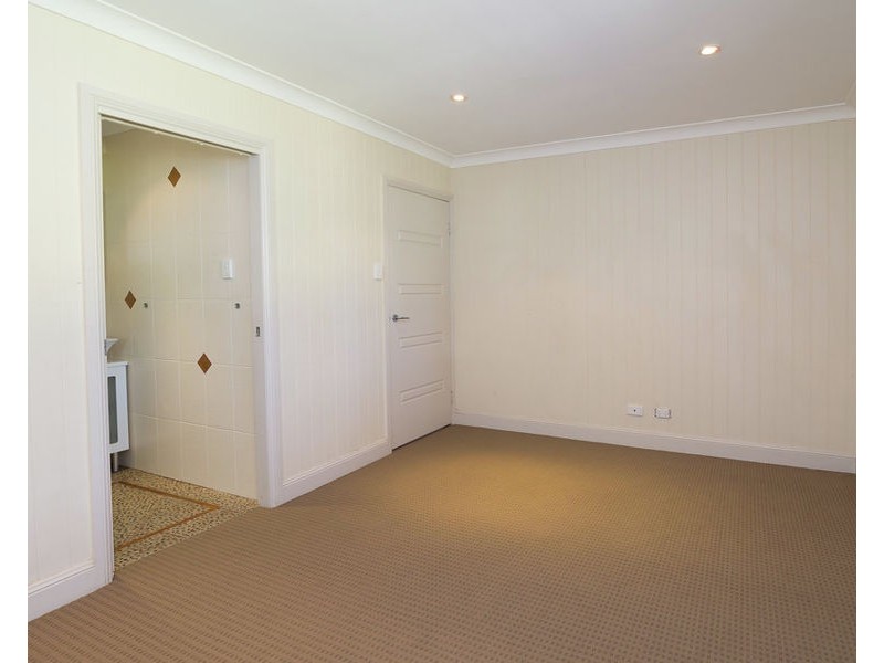 146 Blackstone Road, Silkstone QLD 4304