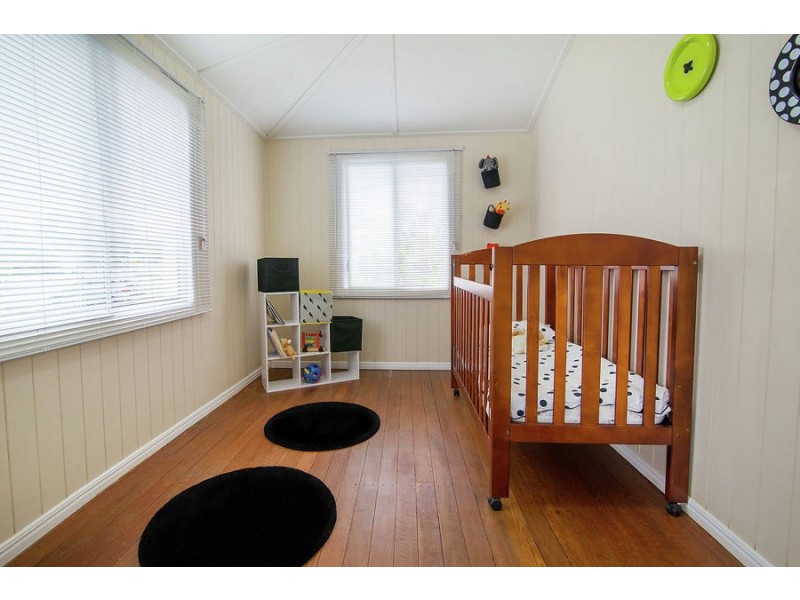 28 Woodford Street, One Mile QLD 4305