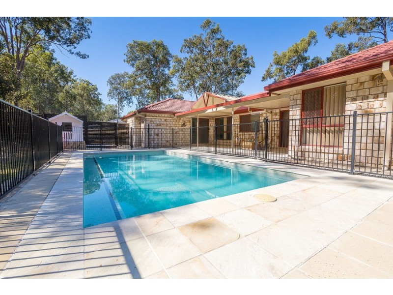 13 Cabernet Crescent, Pine Mountain QLD 4306