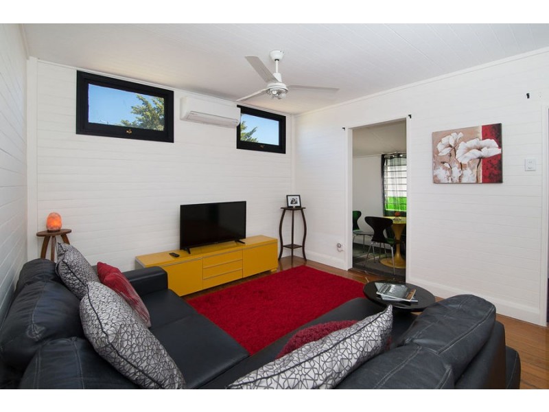 38 Frederick Street, Newtown QLD 4305