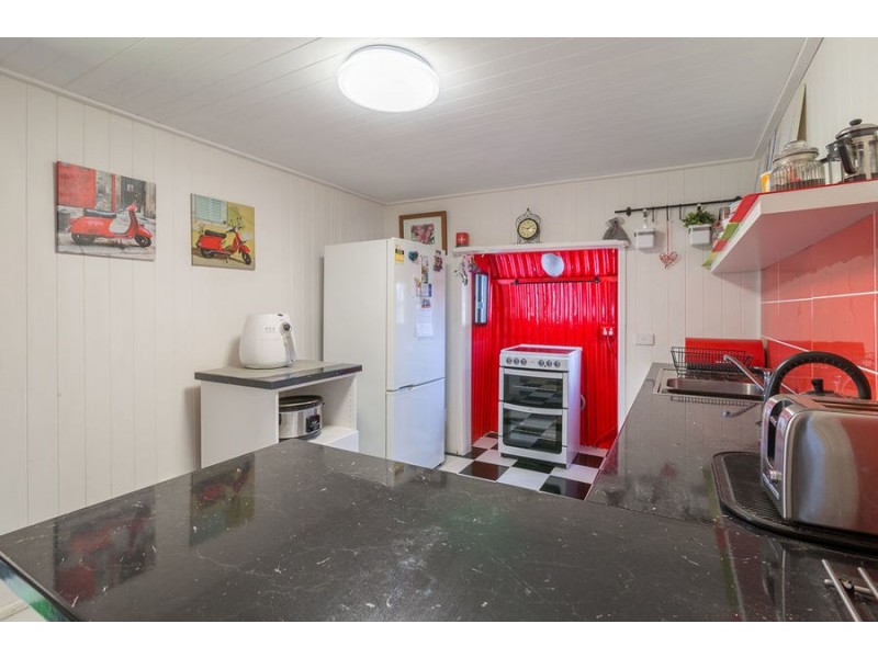 38 Frederick Street, Newtown QLD 4305