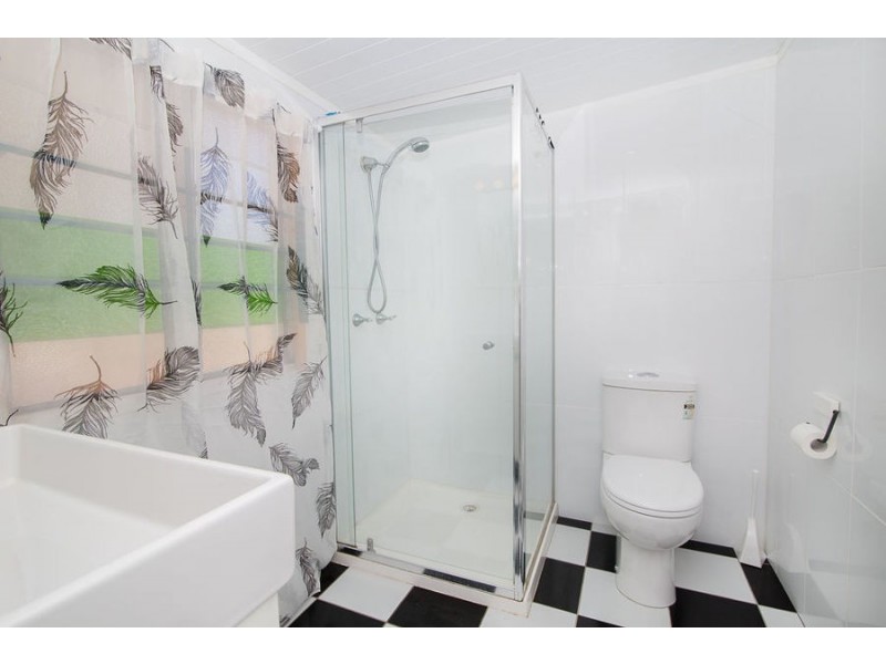 38 Frederick Street, Newtown QLD 4305