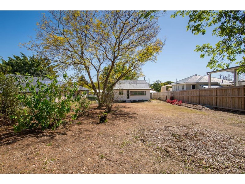 38 Frederick Street, Newtown QLD 4305