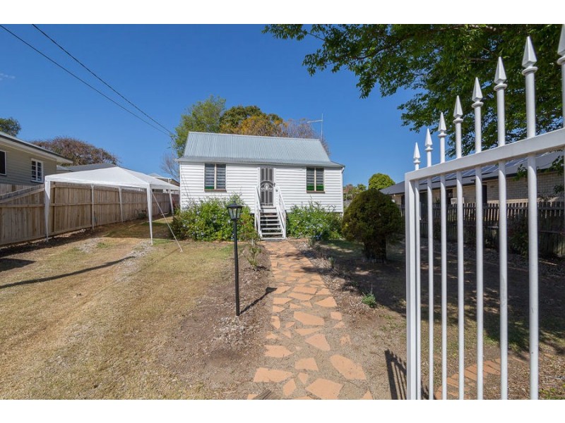 38 Frederick Street, Newtown QLD 4305