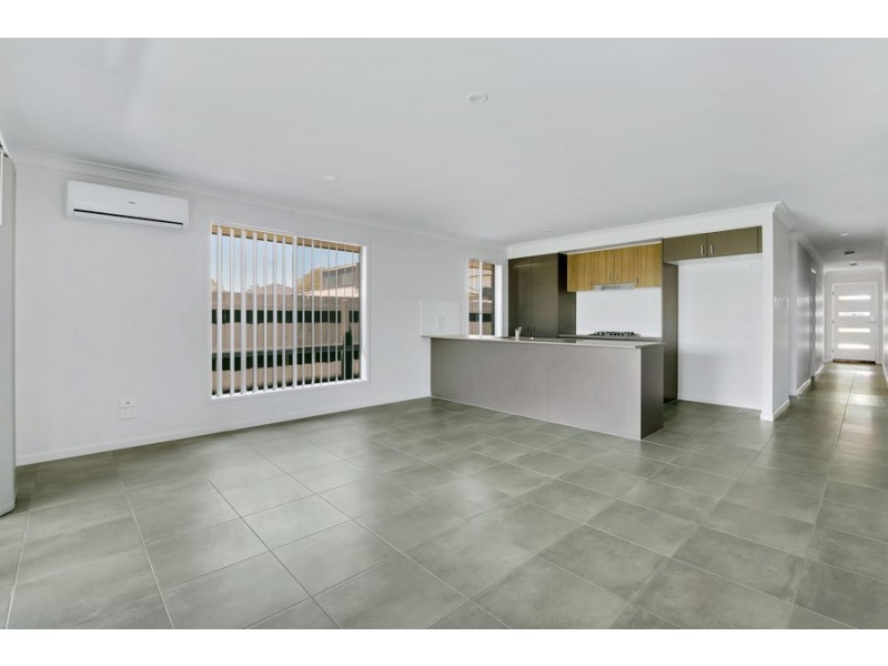 14 Cassidy Crs, Bridgeman Downs QLD 4035