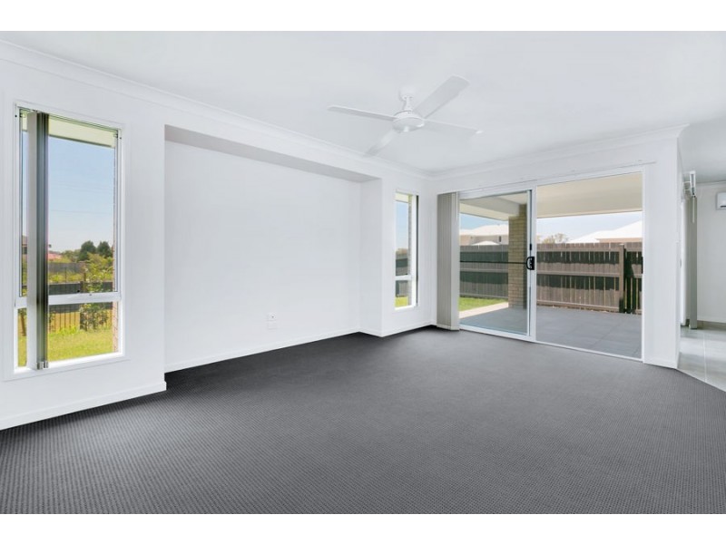 14 Cassidy Crs, Bridgeman Downs QLD 4035