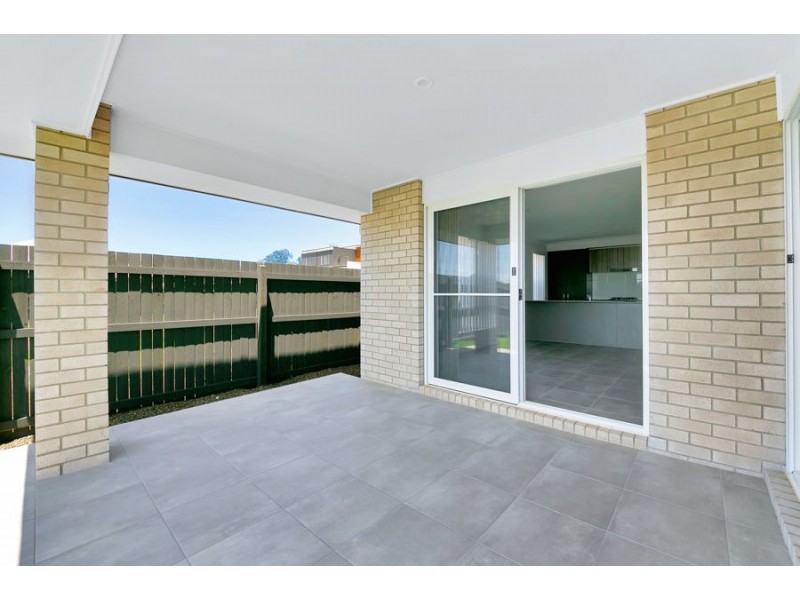 14 Cassidy Crs, Bridgeman Downs QLD 4035