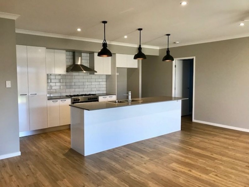 15 Myrtle St, Deebing Heights QLD 4306