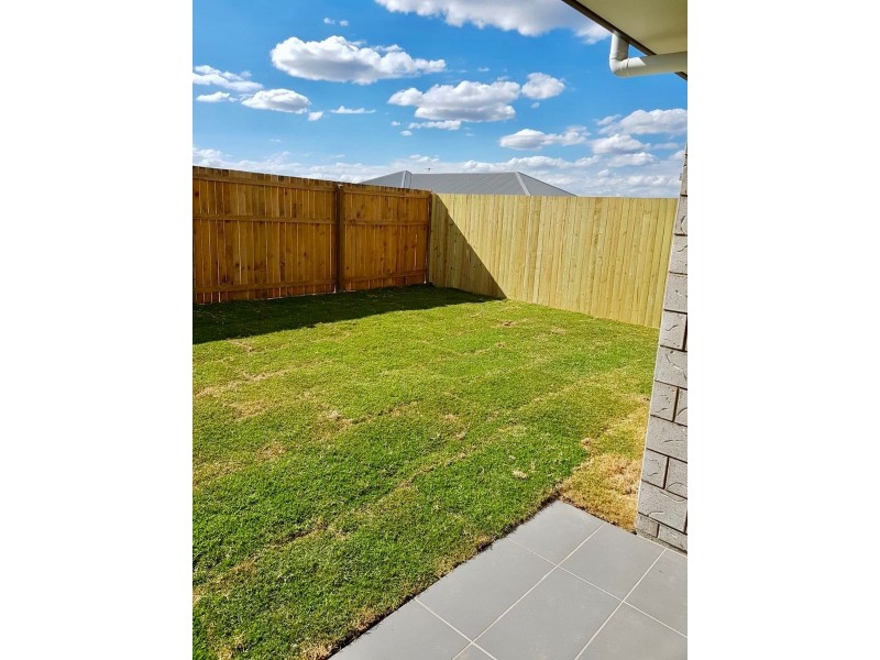 15 Myrtle St, Deebing Heights QLD 4306