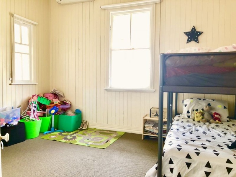 6 Cintra St, Eastern Heights QLD 4305