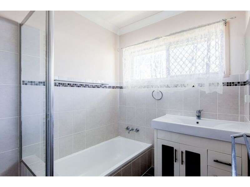 39 Sunshine Crescent, Brassall QLD 4305