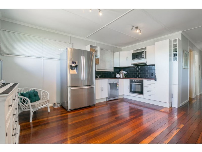 12 Edwards Street, Eastern Heights QLD 4305