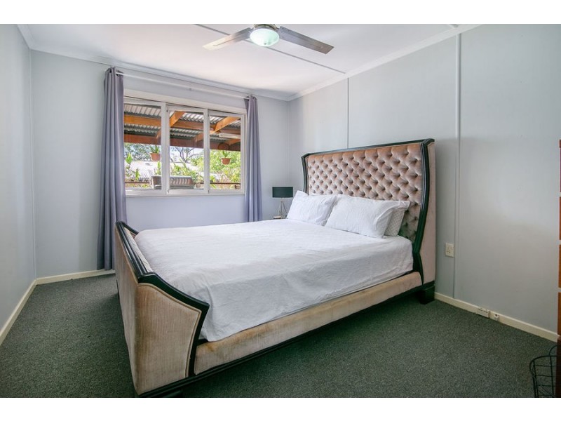 12 Edwards Street, Eastern Heights QLD 4305