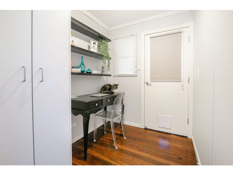 12 Edwards Street, Eastern Heights QLD 4305