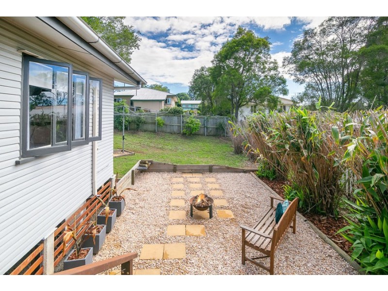 12 Edwards Street, Eastern Heights QLD 4305