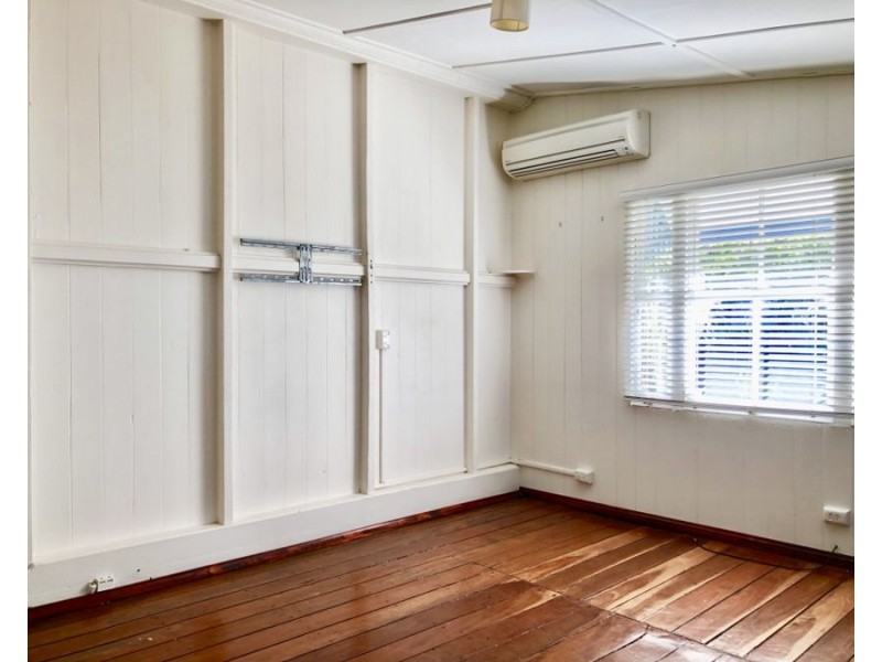 8 Canning St, North Ipswich QLD 4305