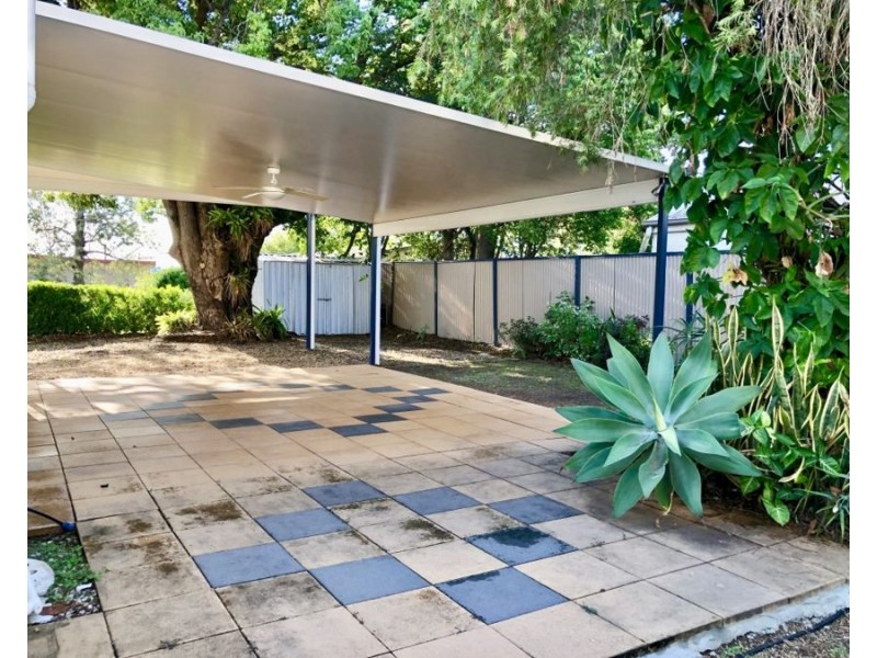8 Canning St, North Ipswich QLD 4305
