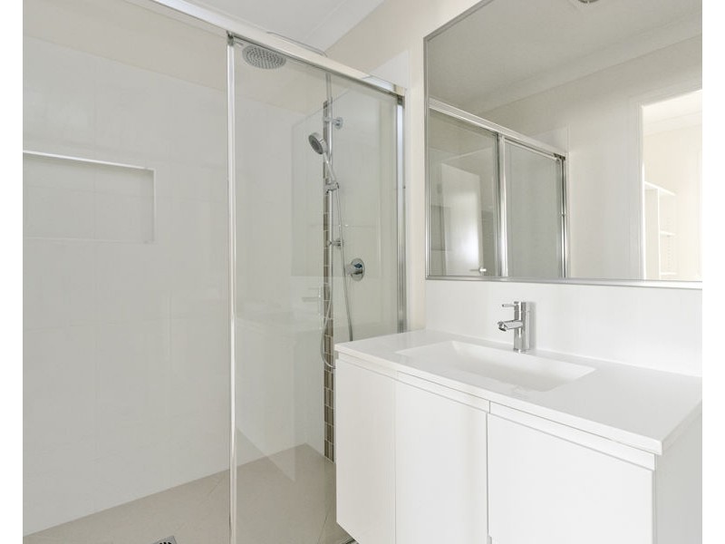 2/299 Whitehill Road, Flinders View QLD 4305