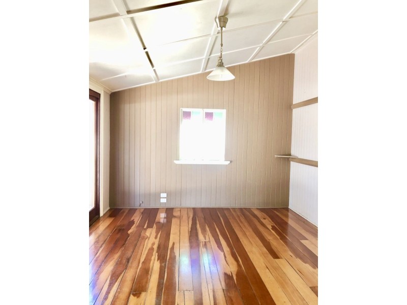 14A Green St, Booval QLD 4304