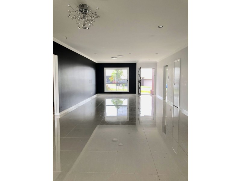 10 Shelley St, Redbank Plains QLD 4301