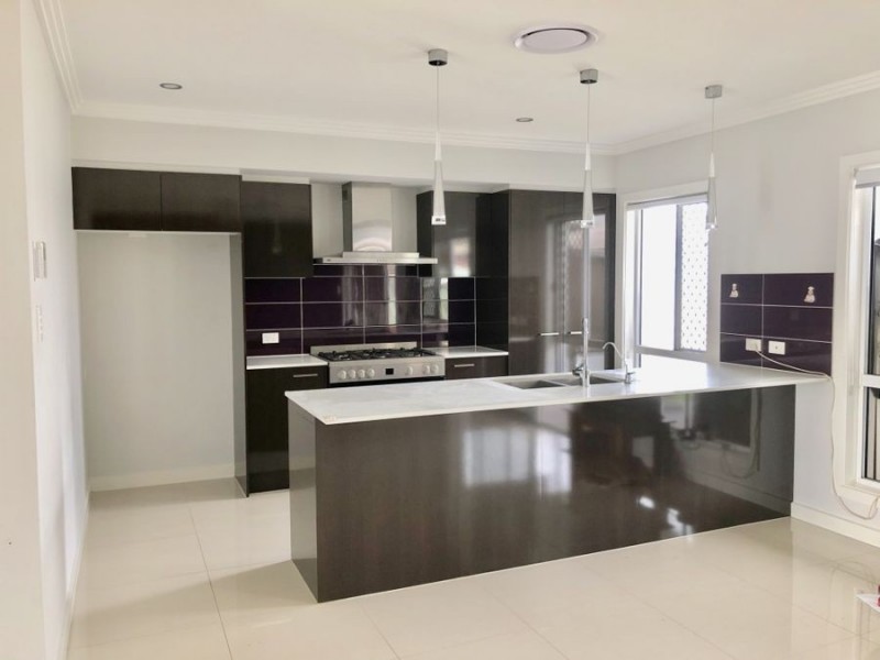 10 Shelley St, Redbank Plains QLD 4301