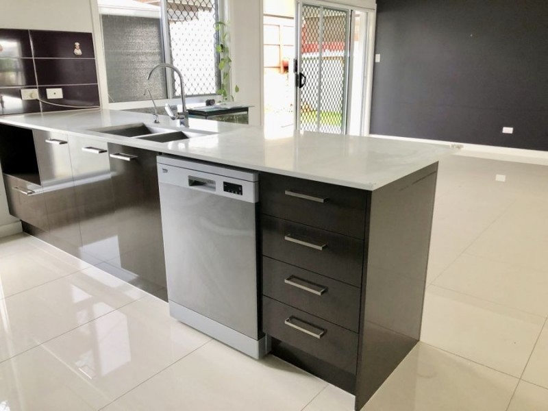 10 Shelley St, Redbank Plains QLD 4301