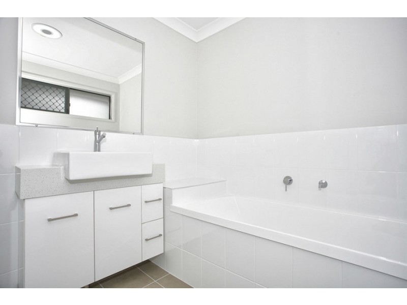 20A Thompson St, Silkstone QLD 4304