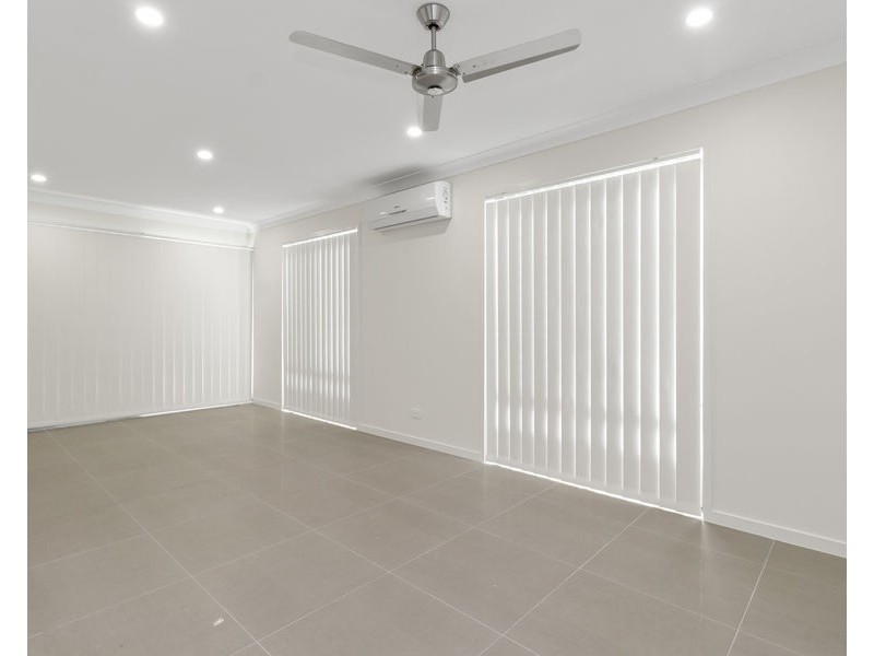 2/301 Whitehill Rd, Flinders View QLD 4305