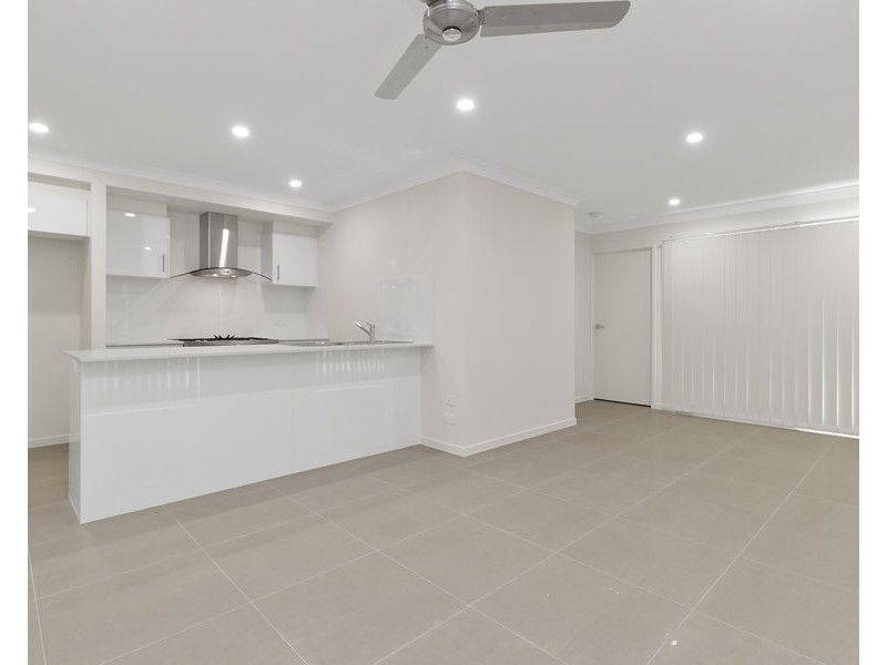 2/301 Whitehill Rd, Flinders View QLD 4305