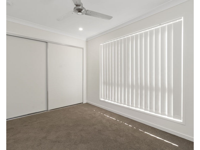 2/301 Whitehill Rd, Flinders View QLD 4305