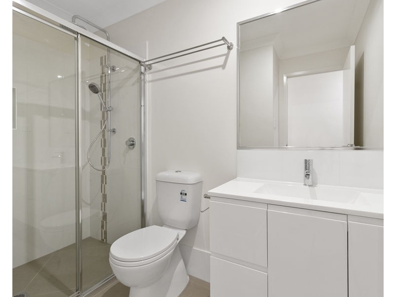 2/301 Whitehill Rd, Flinders View QLD 4305