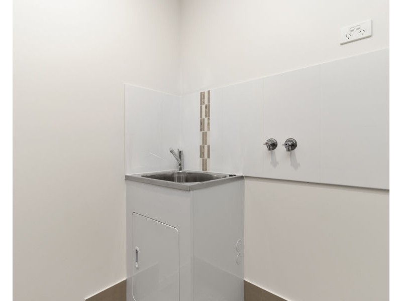 2/301 Whitehill Rd, Flinders View QLD 4305