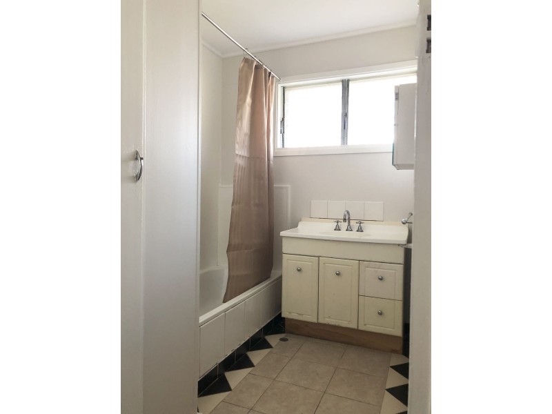 11 Maenporth St, Leichhardt QLD 4305