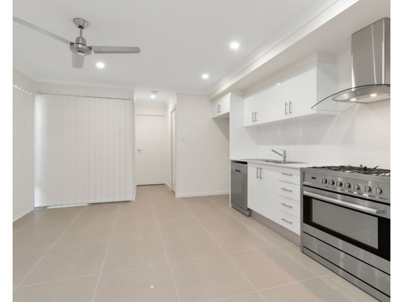 1/301 Whitehill Rd, Flinders View QLD 4305