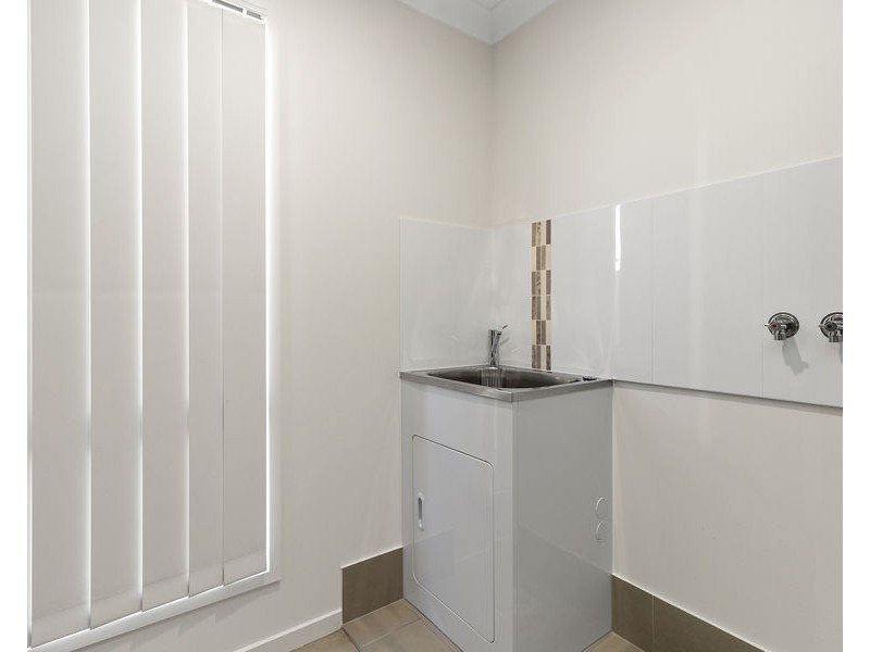 1/301 Whitehill Rd, Flinders View QLD 4305