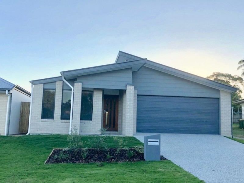 25 Crown St, Silkstone QLD 4304