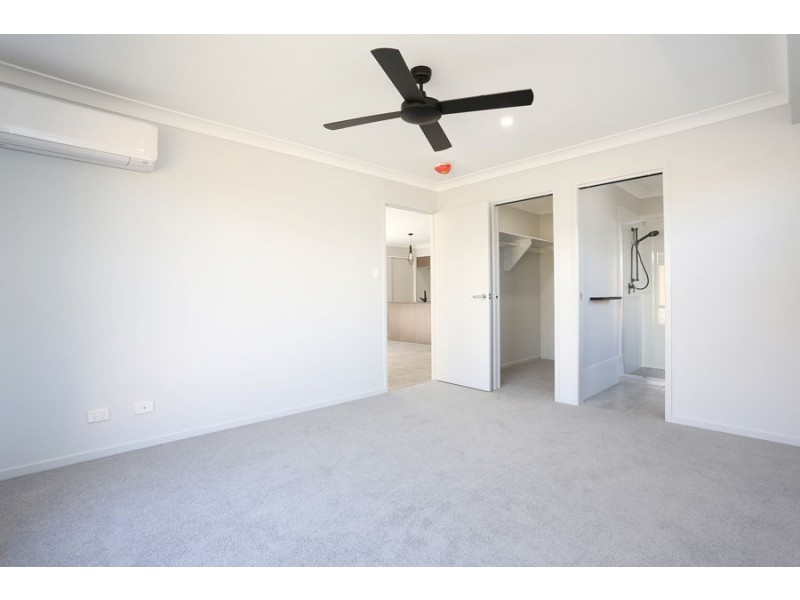 25 Crown St, Silkstone QLD 4304