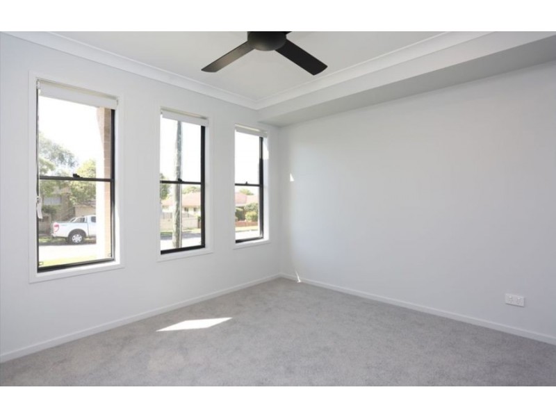 25 Crown St, Silkstone QLD 4304
