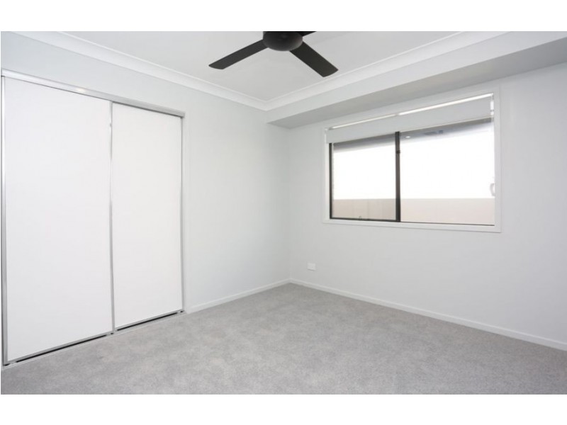 25 Crown St, Silkstone QLD 4304