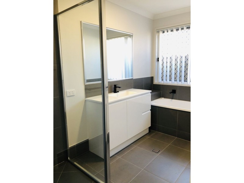 100 Caladenia St, Deebing Heights QLD 4306