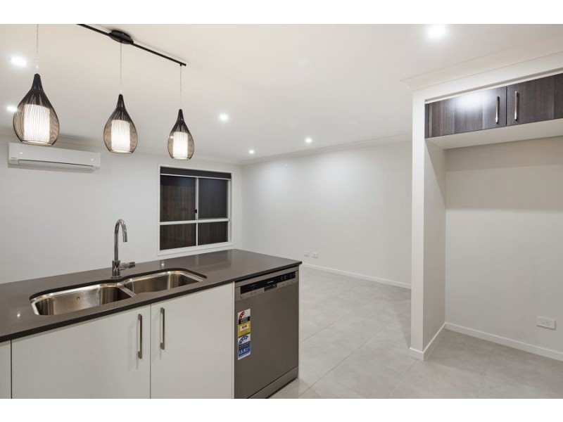 11 Kalbarri Lane, South Ripley QLD 4306